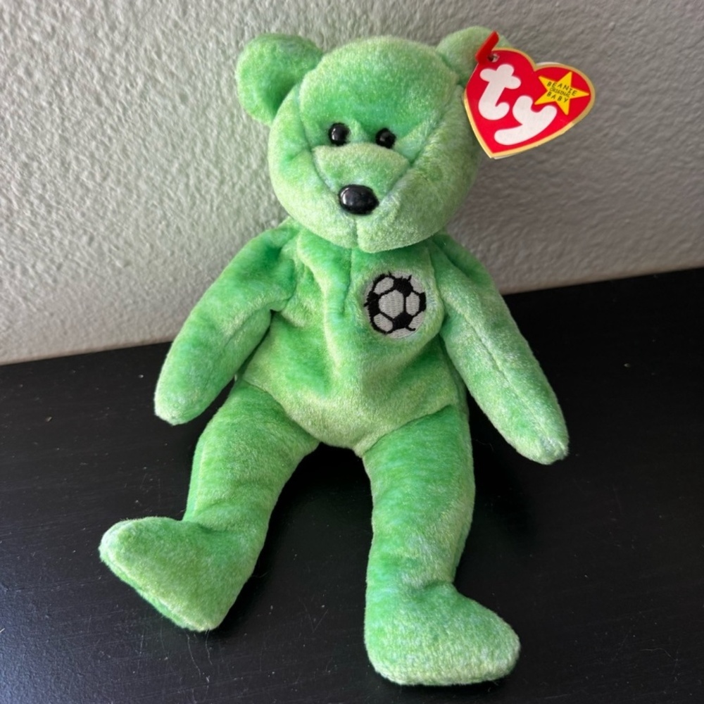 Ty Beanie Baby Kicks the Green Plush Soccer Teddy Bear
